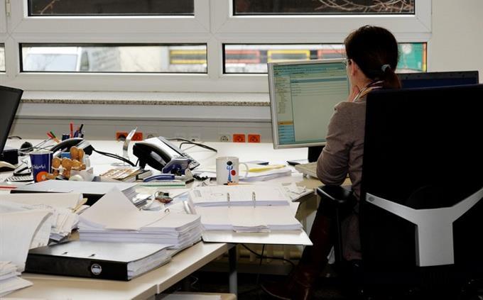Memory Test: A woman in office