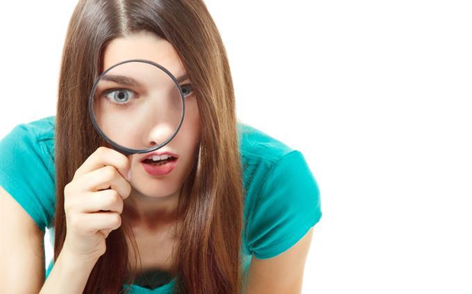 Do you fall in love quickly? A woman with a magnifying glass