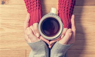 Do you fall in love quickly? Hands of a couple hold a mug