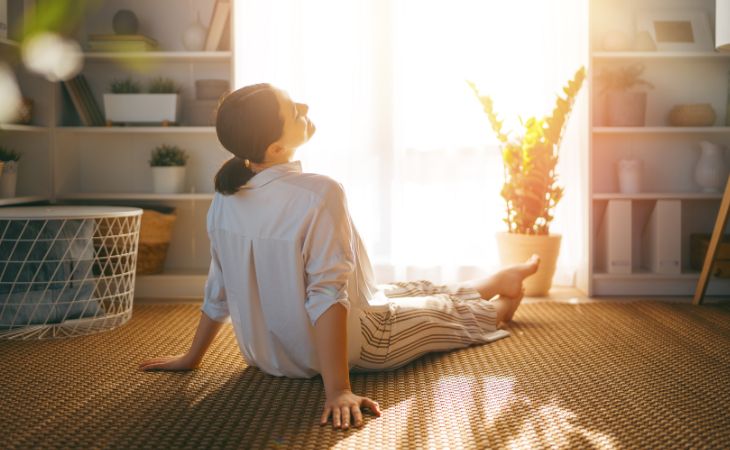 How to spend the day having fun with the kids: Woman sitting on the floor