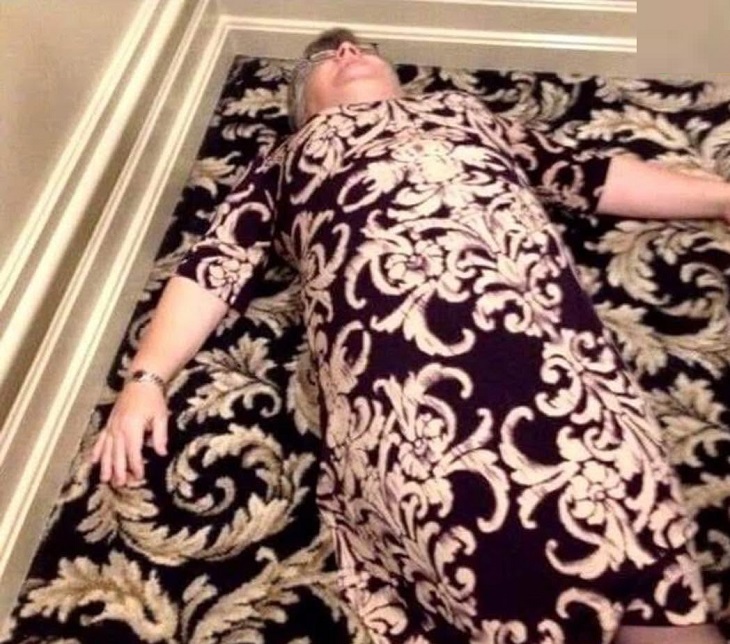 Failed designs and funny signs: Elderly woman wearing a dress with a pattern similar to the carpet