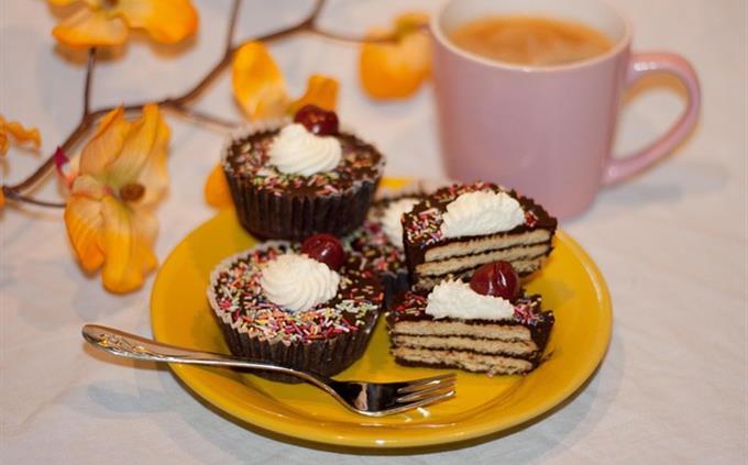 Personality and colors test: cookies and coffee