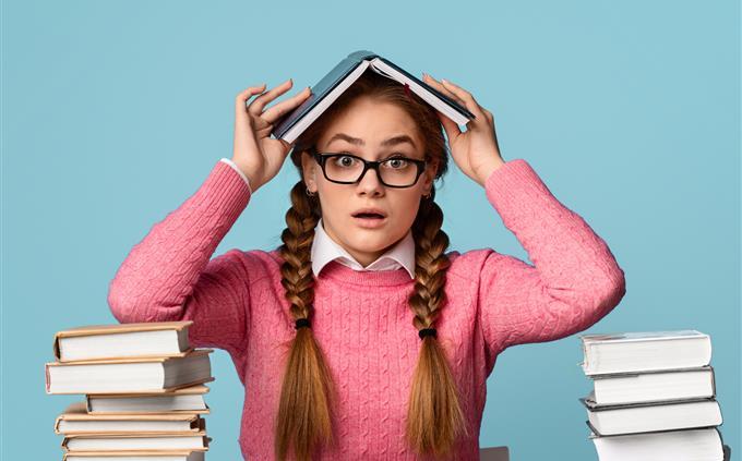 General knowledge test: A girl studies
