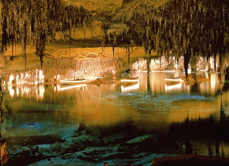Recommended sites in Mallorca: The Caves of Drach in Porto Cristo
