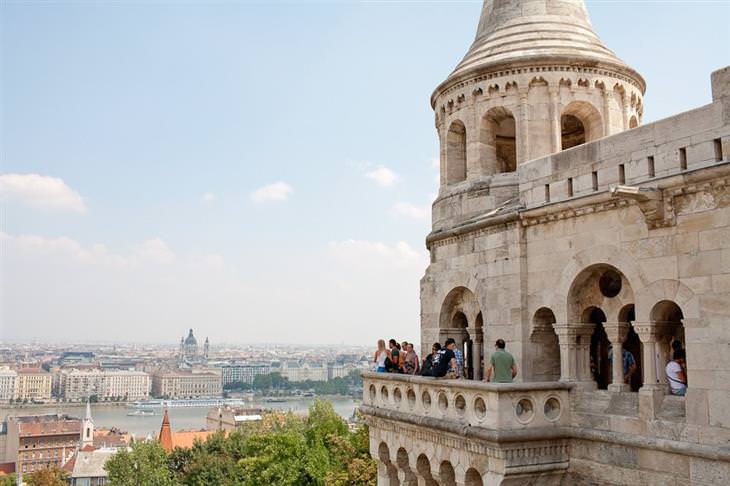 10 recommended attractions in Budapest: the Fisherman's Bastion