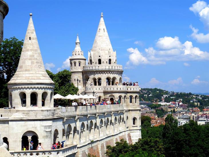 10 recommended attractions in Budapest: the Fisherman's Bastion