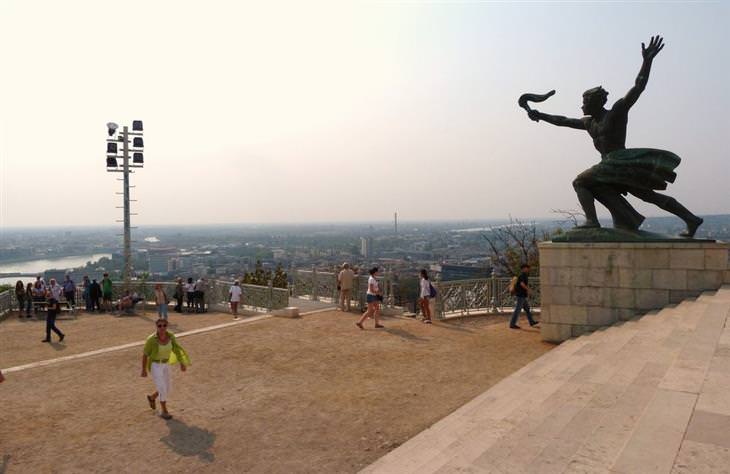 10 recommended attractions in Budapest: Gellért Hill