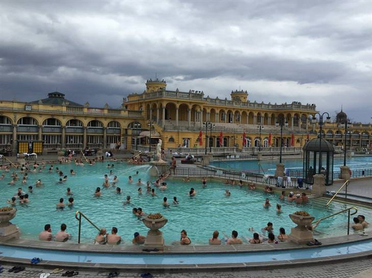 10 recommended attractions in Budapest: the Széchenyi Baths