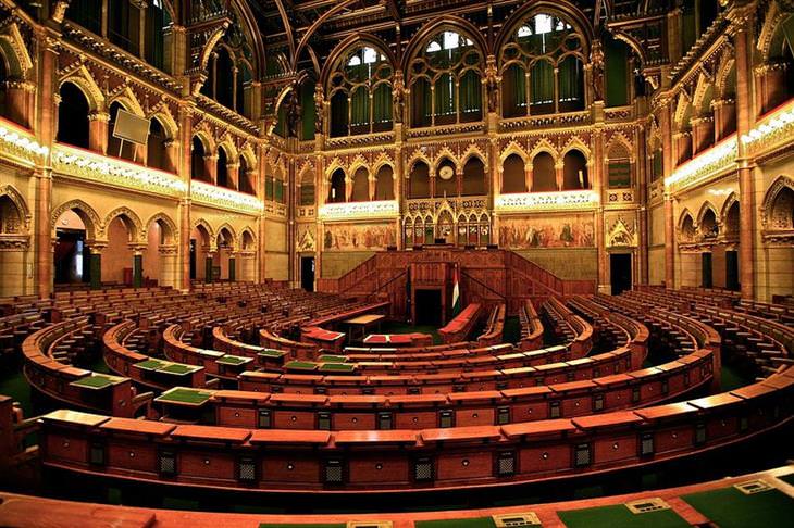 10 recommended attractions in Budapest: a hall inside Hungary's Parliament building