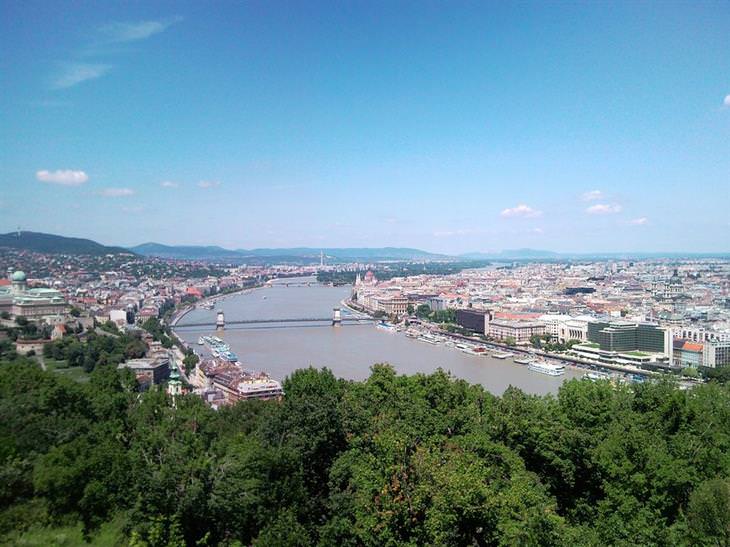 10 recommended attractions in Budapest: a view over Budapest from above