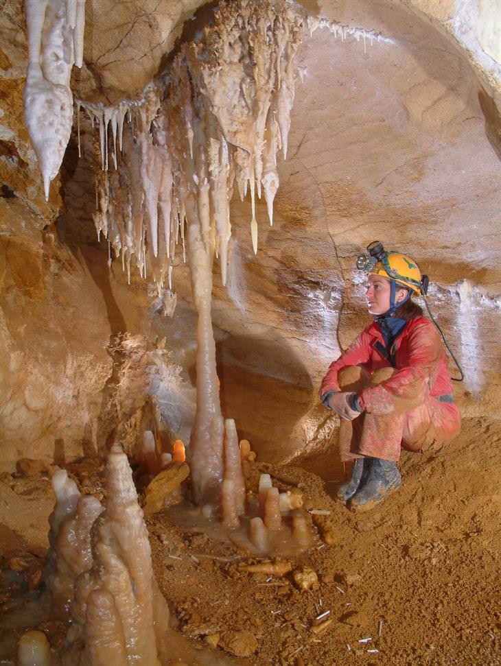 10 recommended attractions in Budapest: a stalactite cave