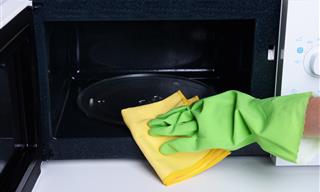 12 Ways to Deodorize a Microwave