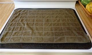 One Really Cheap & Easy Way to Clean a Stovetop