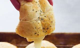 How to Make Cheesy Garlic Bread Crescents
