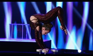 Amazing Teenage Contortionist Shows Her Talent