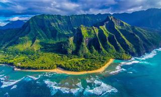 Flying Above the Verdant Beauty of Oahu, Hawaii