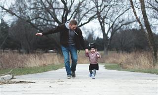 35 Small Gestures that Make Your Child Feel Good