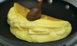 This Super Fluffy Soufflé Omelet Is Absolutely Delicious!