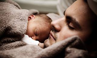 13 Photos that Show Fathers Tenderly Embracing their Newborns