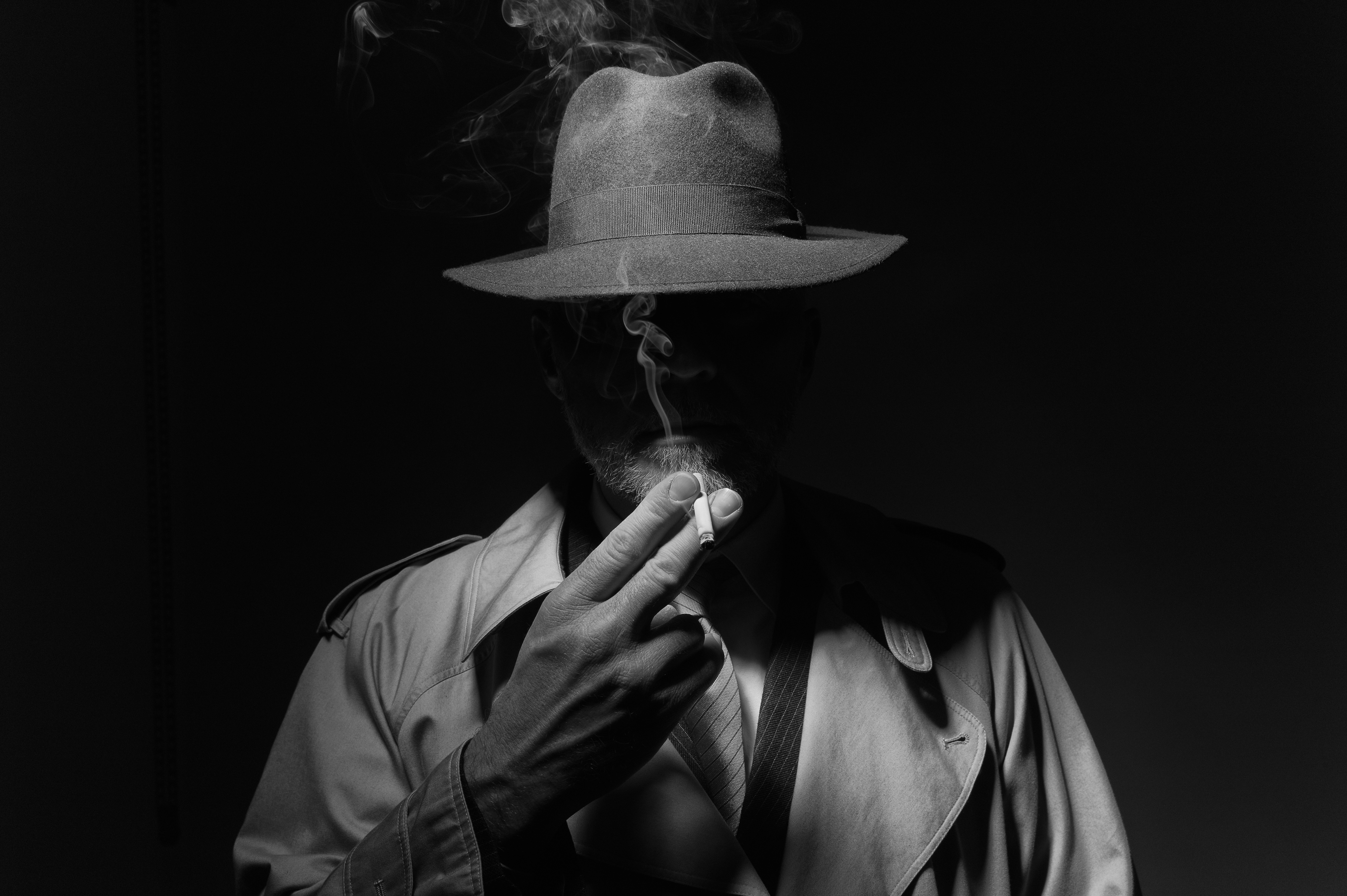 Нагец в шляпе. Человек в шляпе. Мужик в шляпе. Курящий человек в шляпе. Мужчина в шляпе с сигаретой.