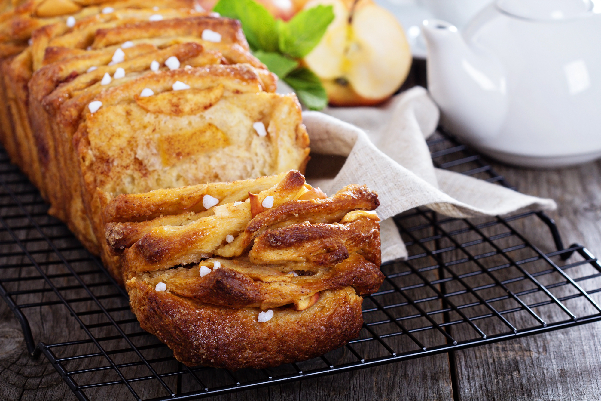 Apple and Cinnamon Pull-Apart Bread