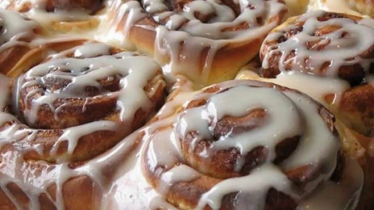 Easy Cinnabon Rolls 