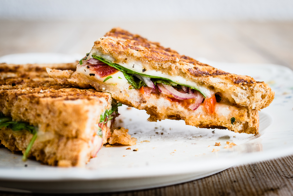 Grilled Tomato and Pesto Sandwich 