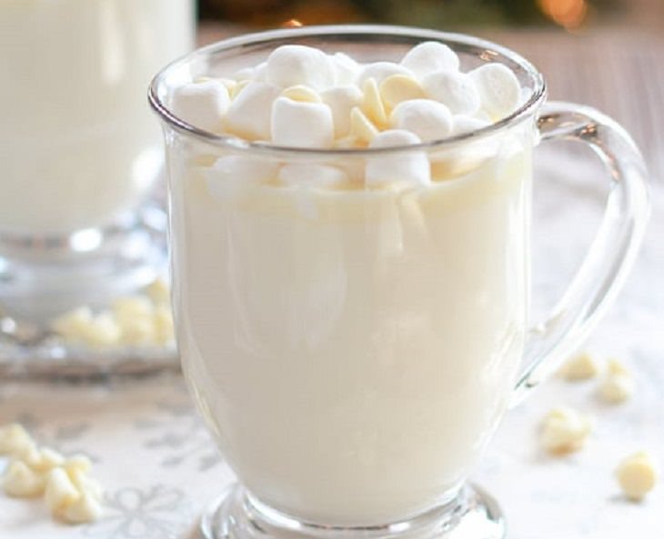 Hot White Chocolate With Marshmallows