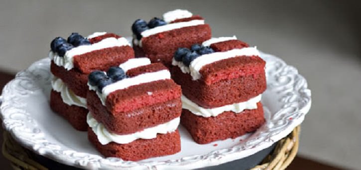 American Flag Mini Cakes