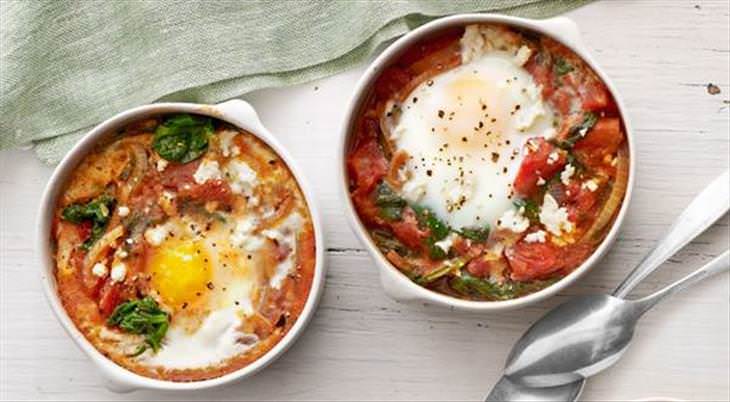 Baked Eggs with Spinach and Tomato