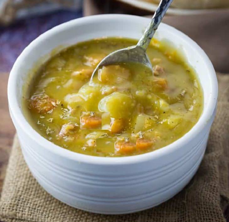 Pea soup with vegetables