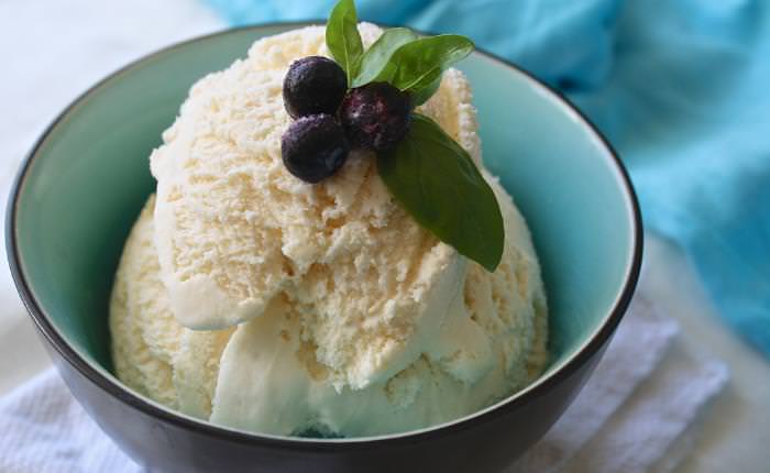 3-Ingredient Vanilla Ice Cream